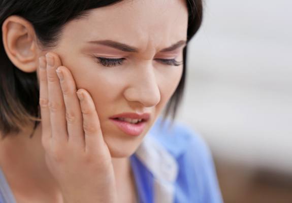 Woman with tooth pain